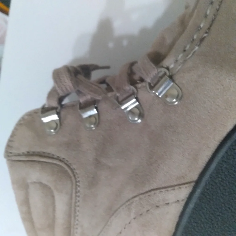 Tallulah Blu Tie Up‎ Ankle Boots Wedged Heel 8.5 Med.